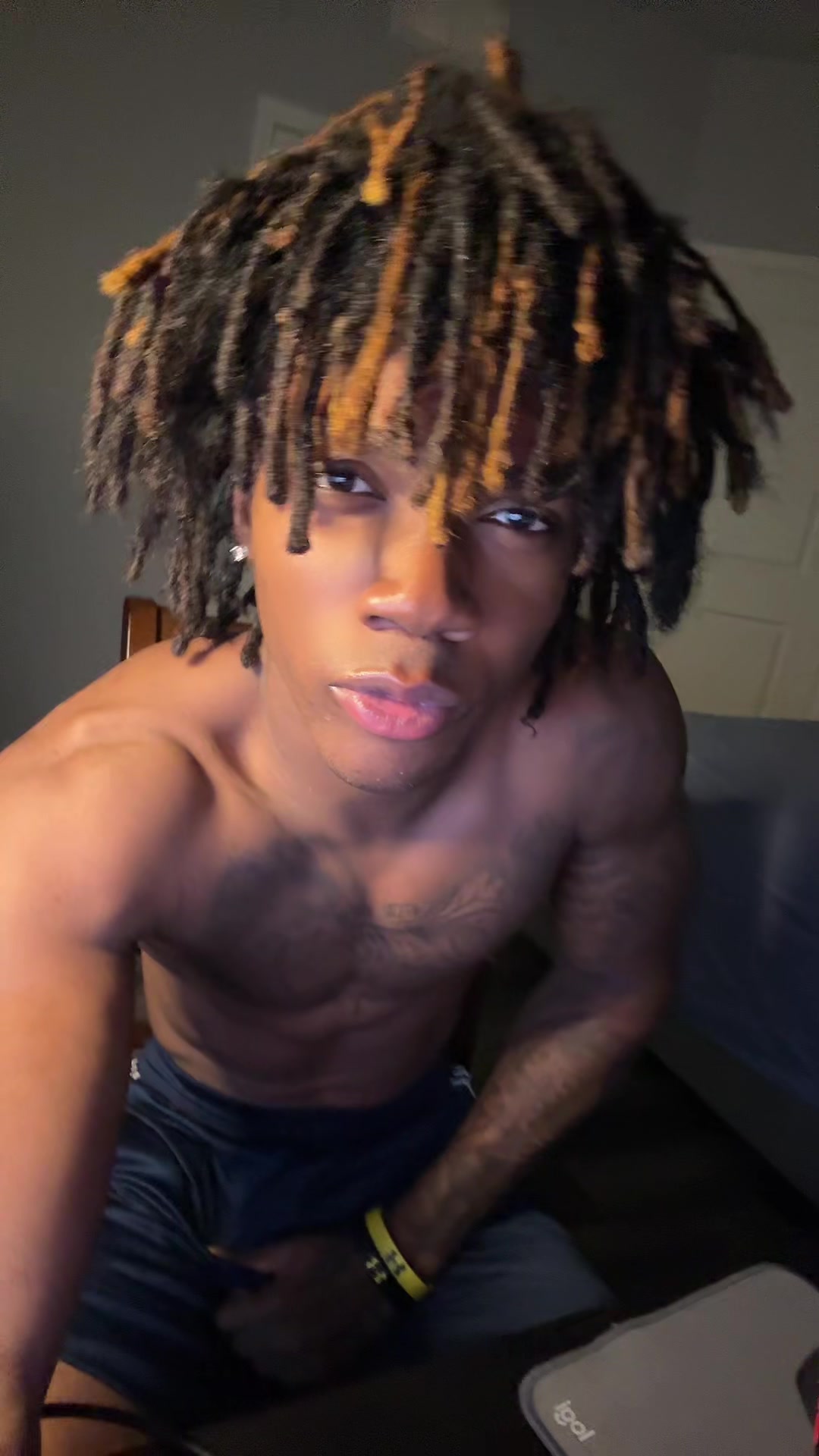 @🤫