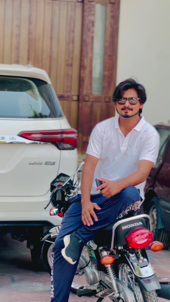 @وقاص روہی والا