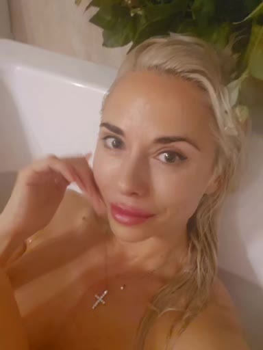 @BlondiFox