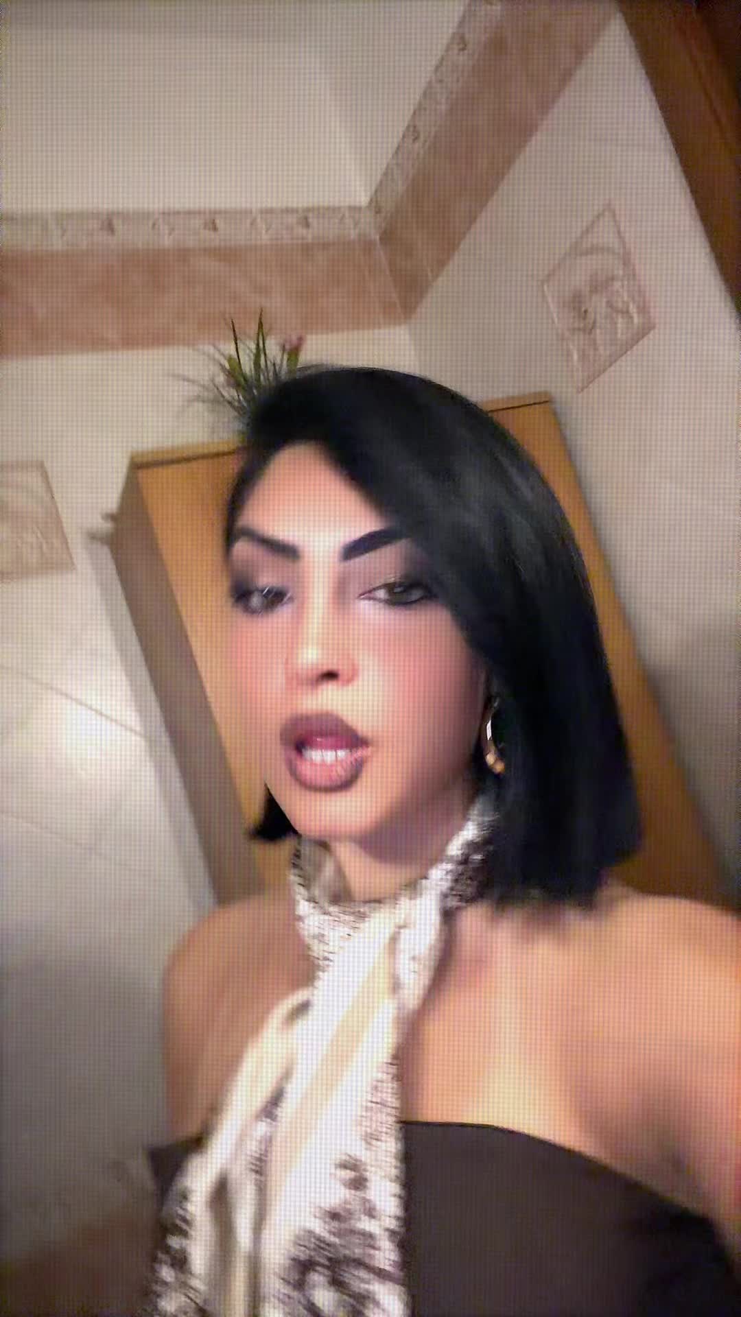 @Ilaria_
