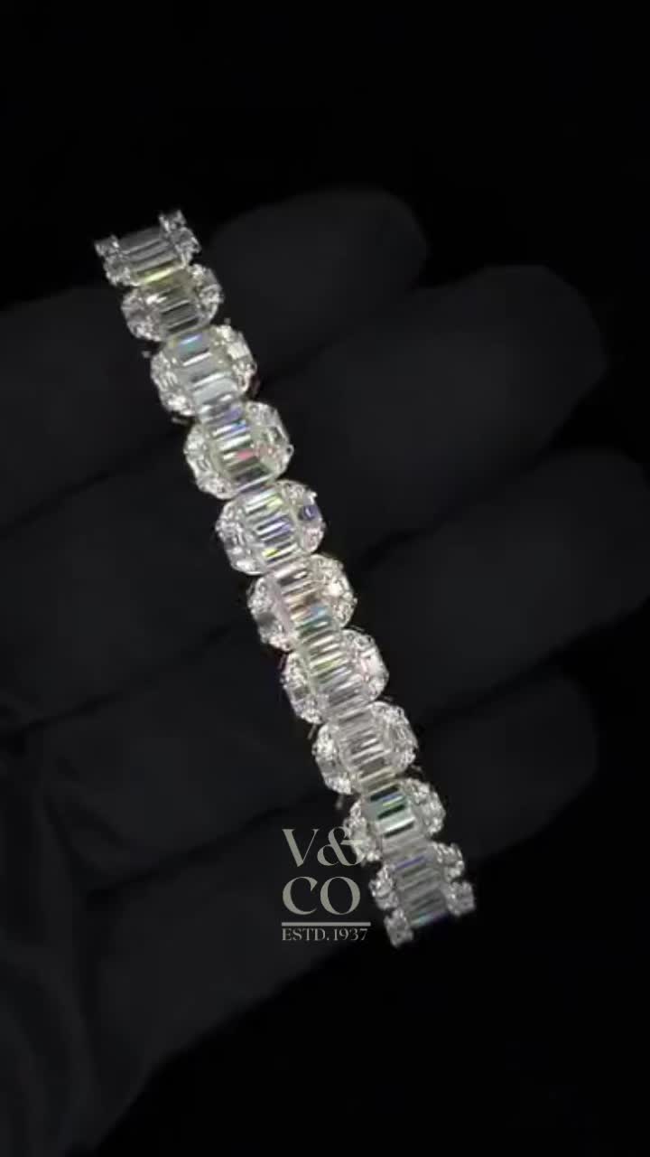 @Vrayas & Co. (Estd. 1937)