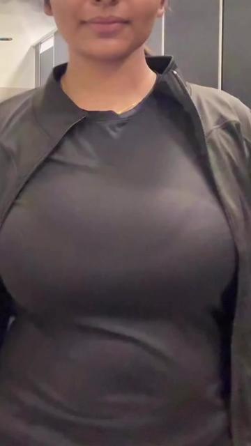 @Anushkaaa