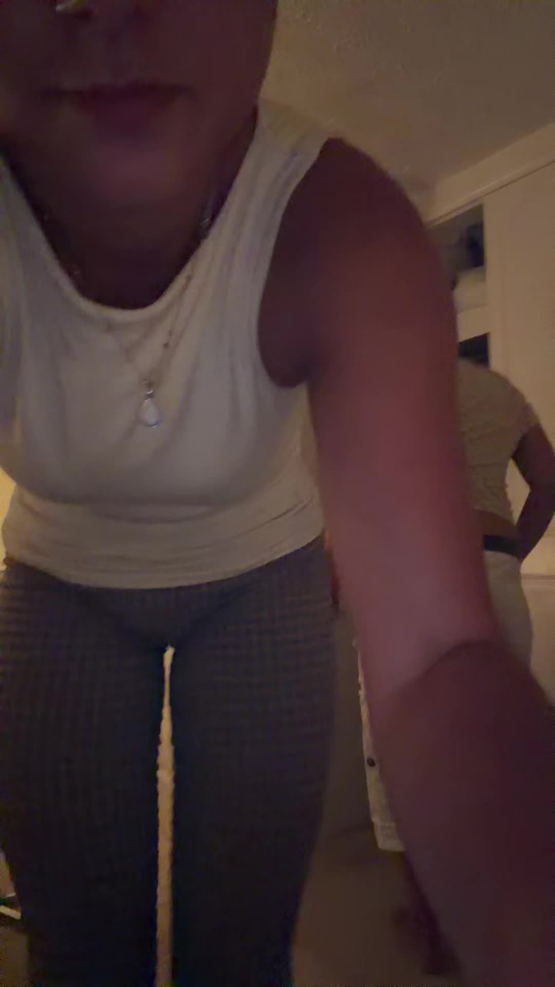 @izzyclaire