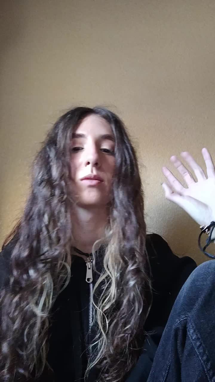 @la chica de la mirada matadora