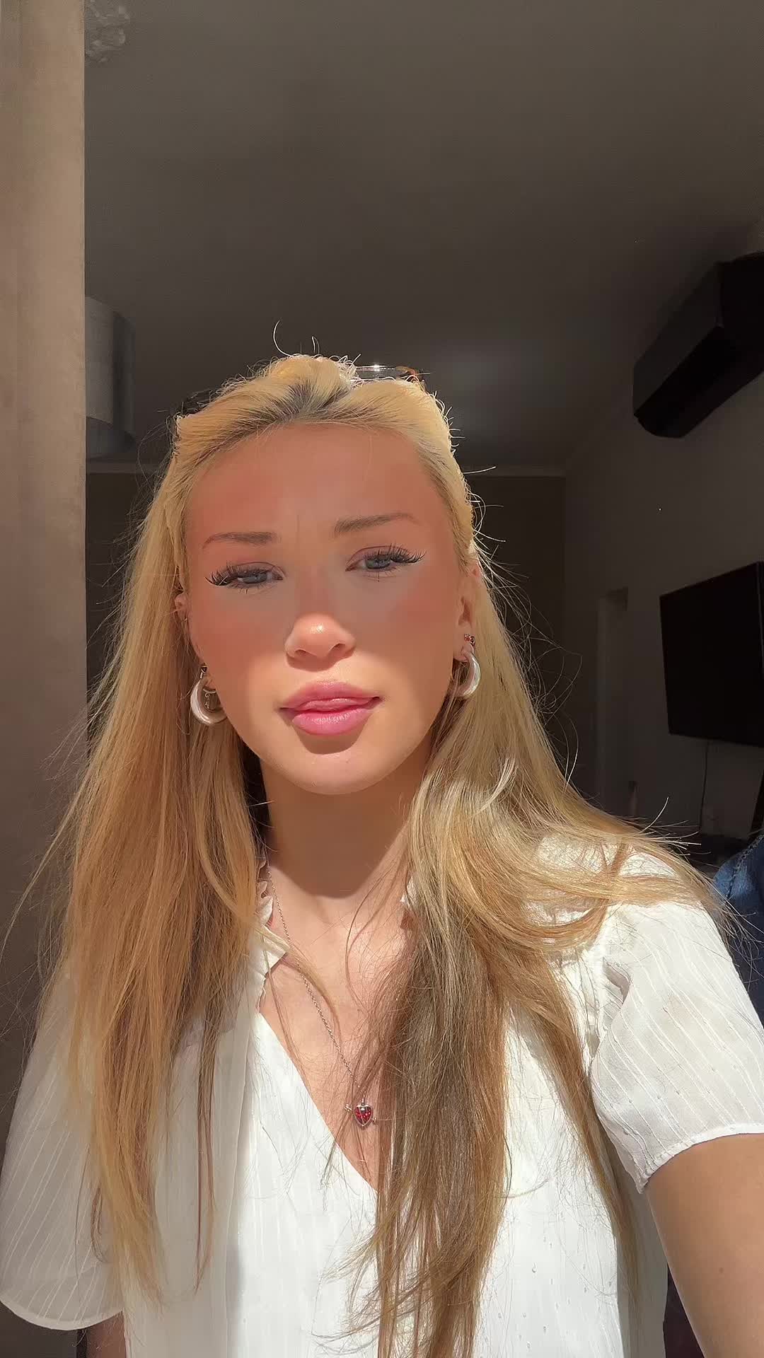 @Bella
