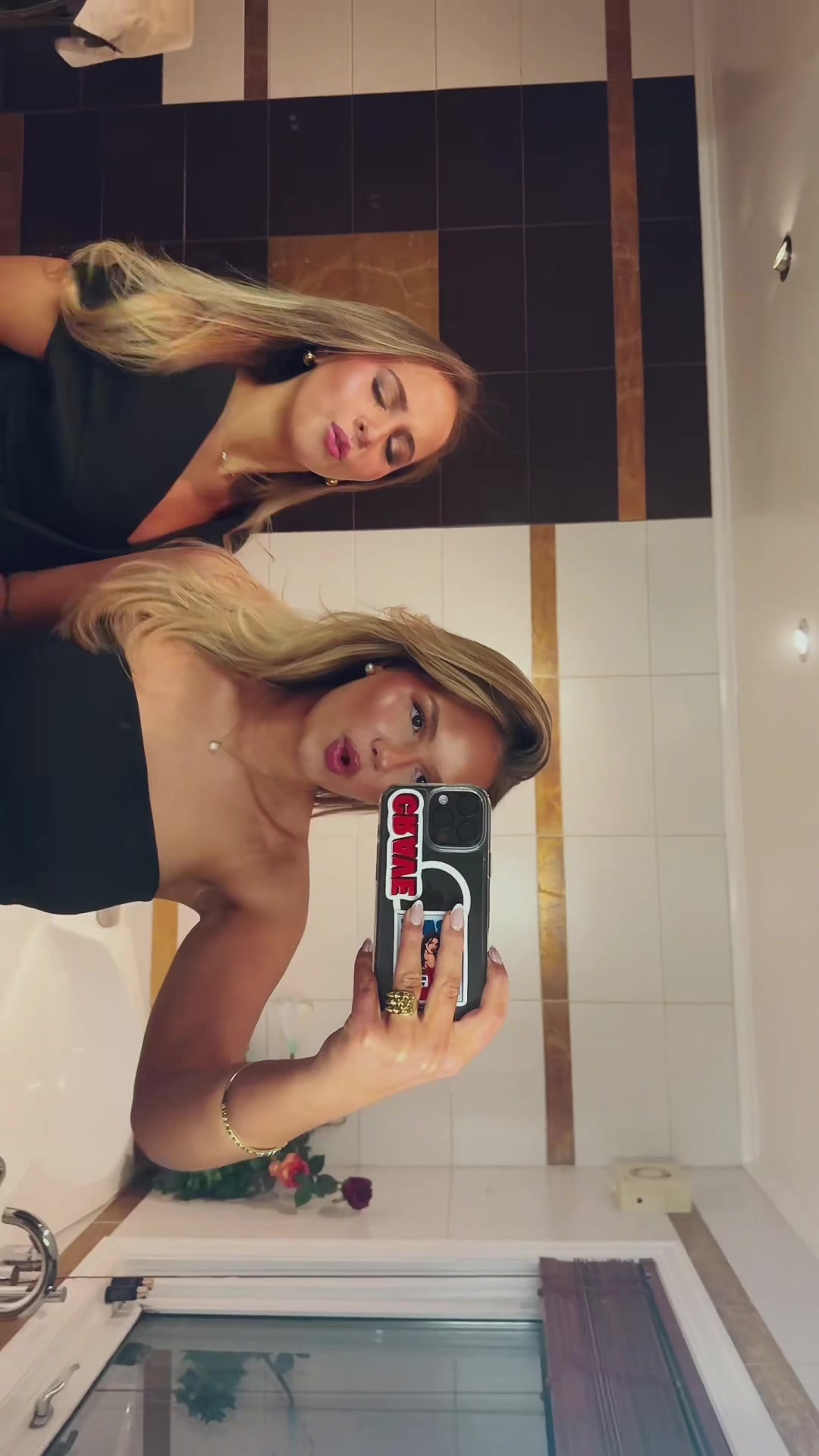 @OLIVIA FURUHOLMEN