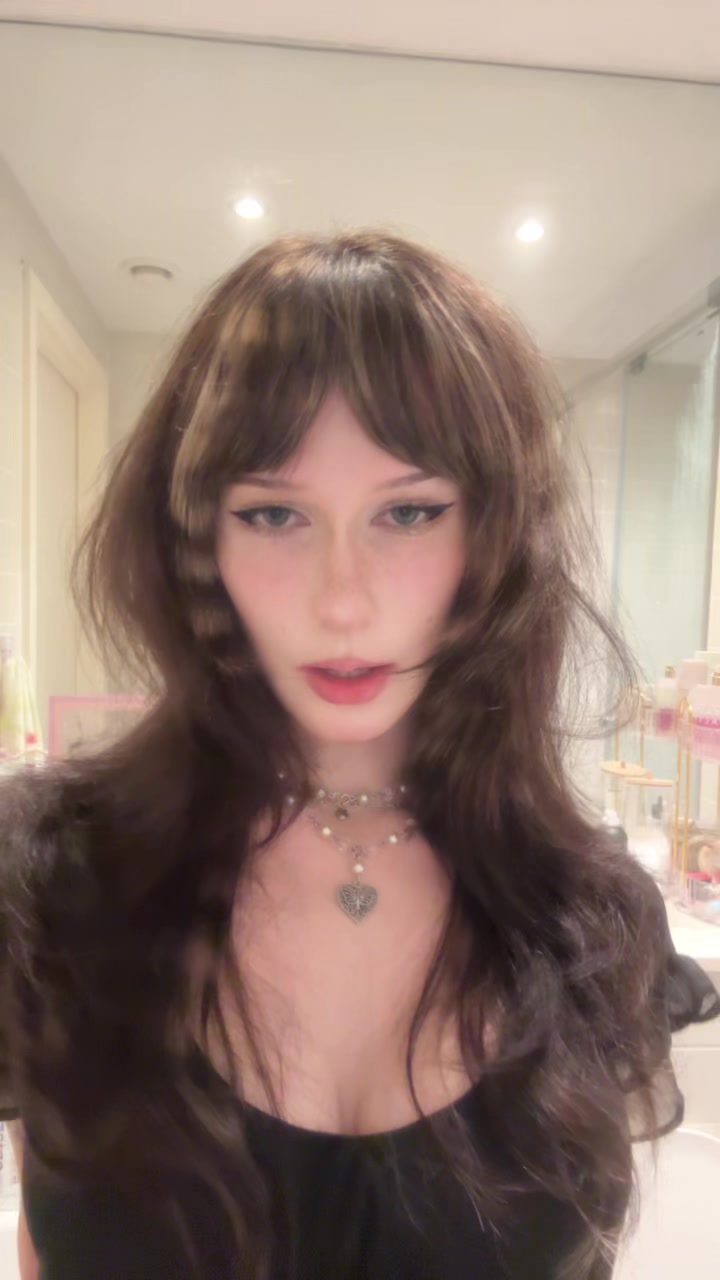 @hellokittystrawb