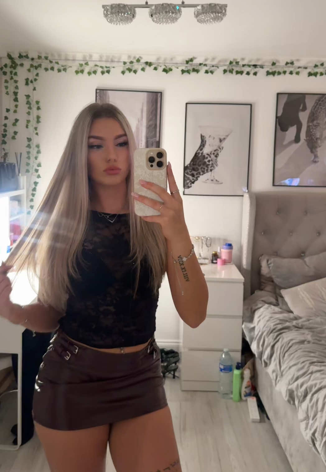 @1llegallybl0nde
