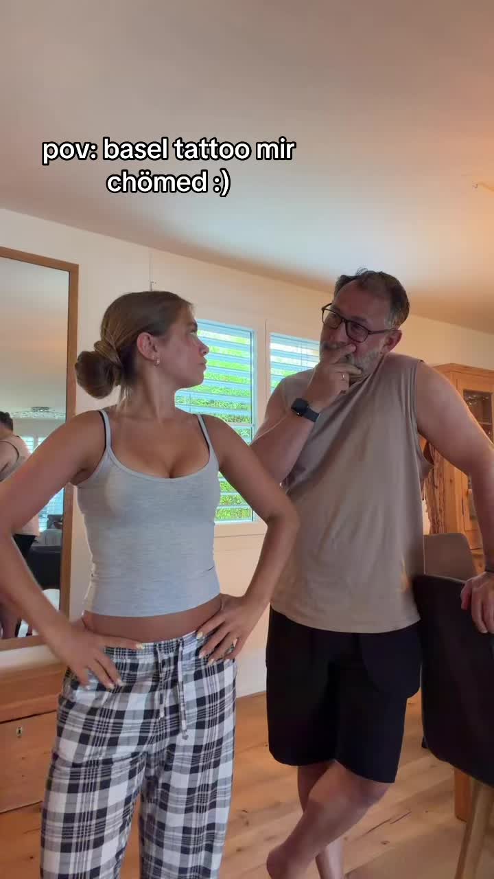 @Elena_<3