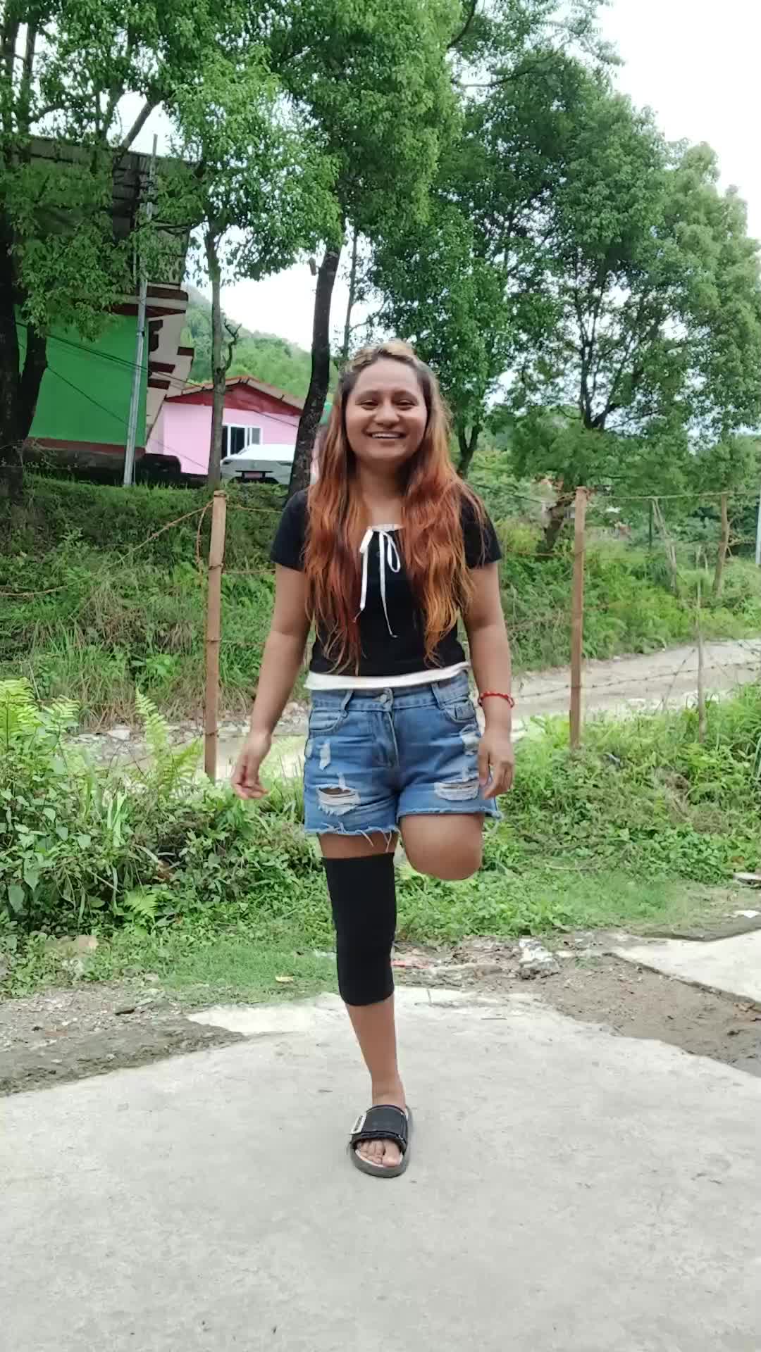 @one leg girl