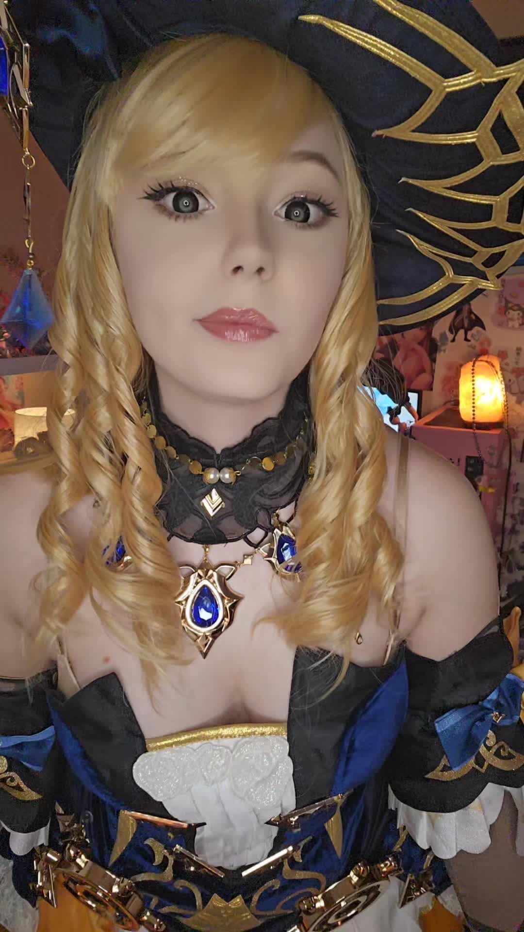 @୨ৎLaura