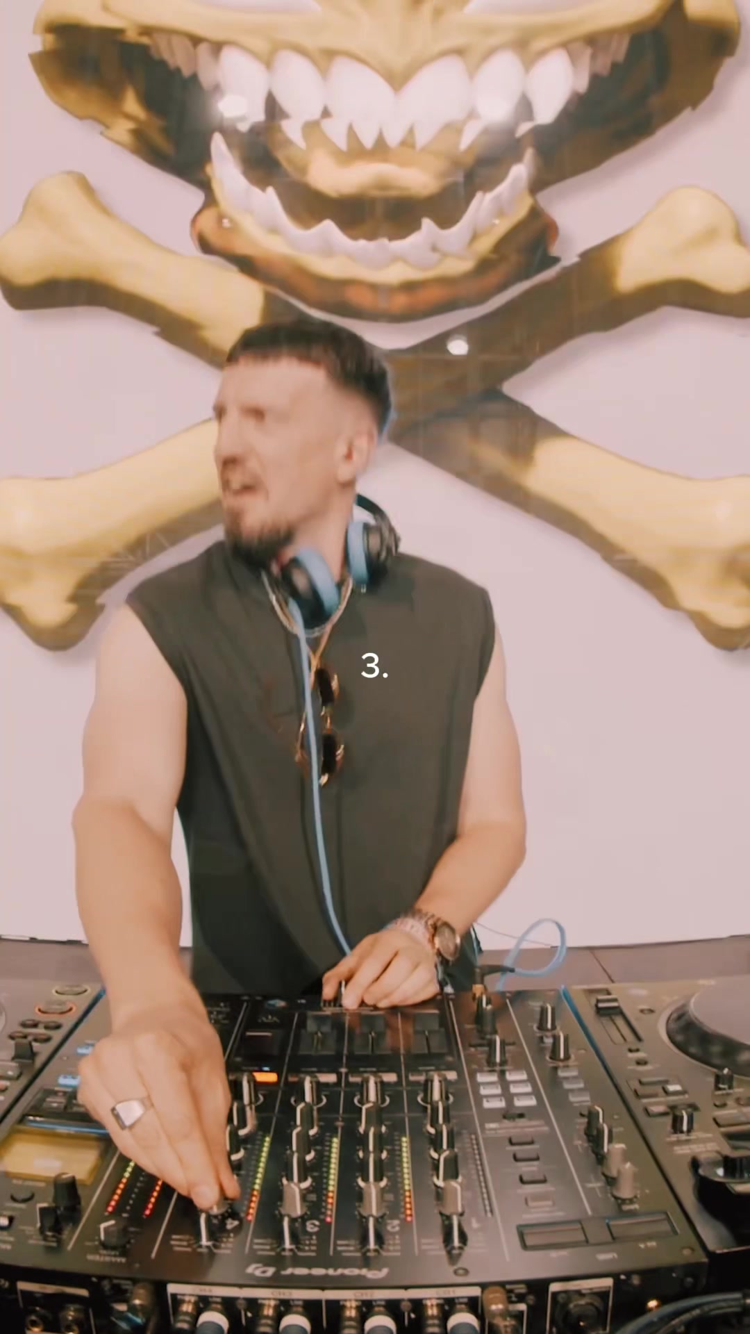 @Crucast