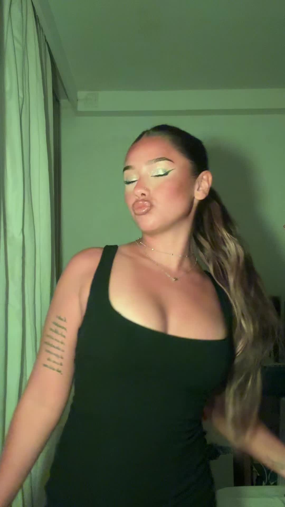 @Daniella Arias ๐