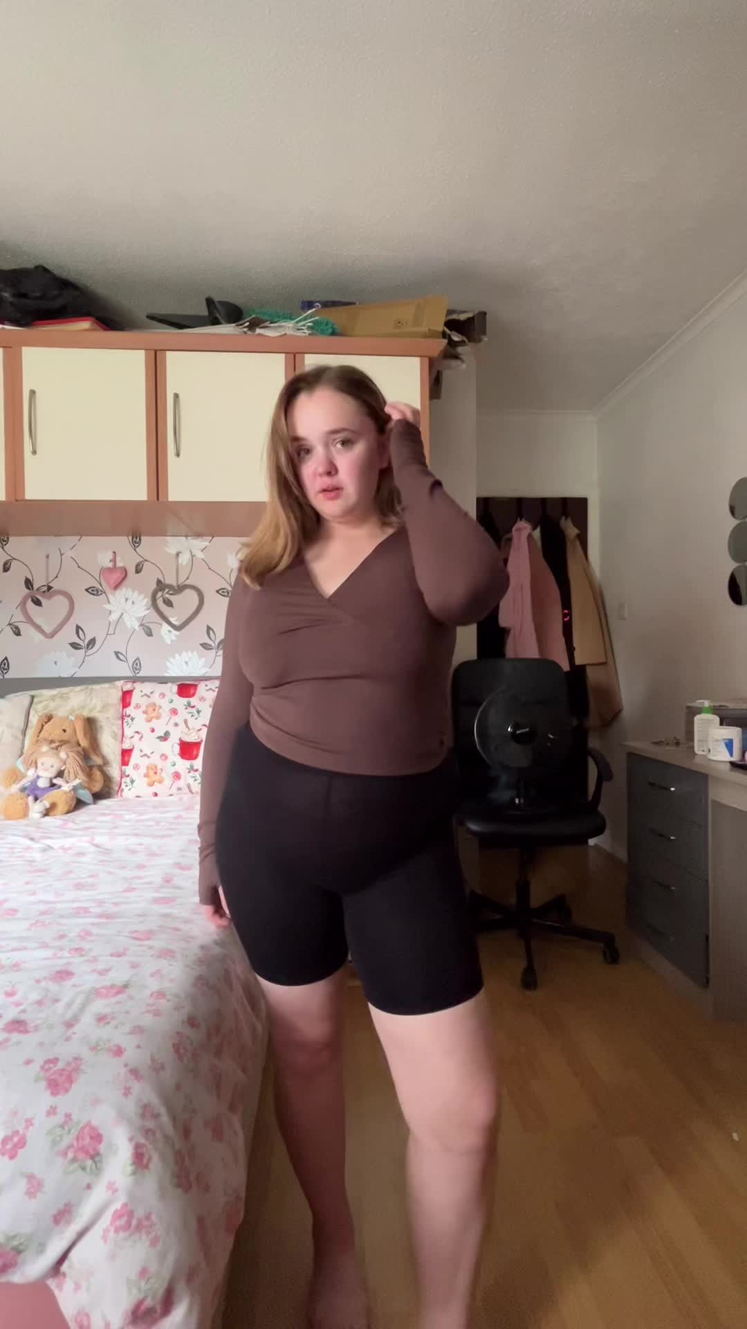@chloe.holmes