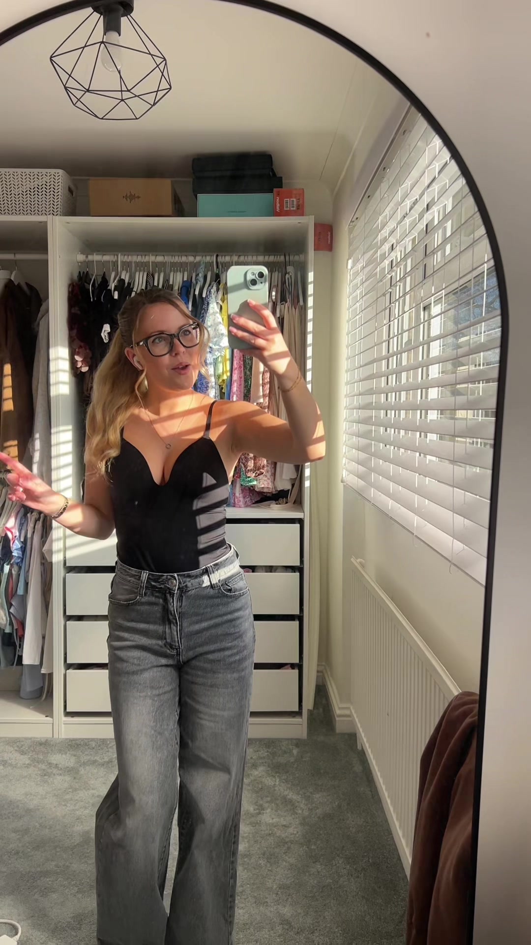 @helloitsamie