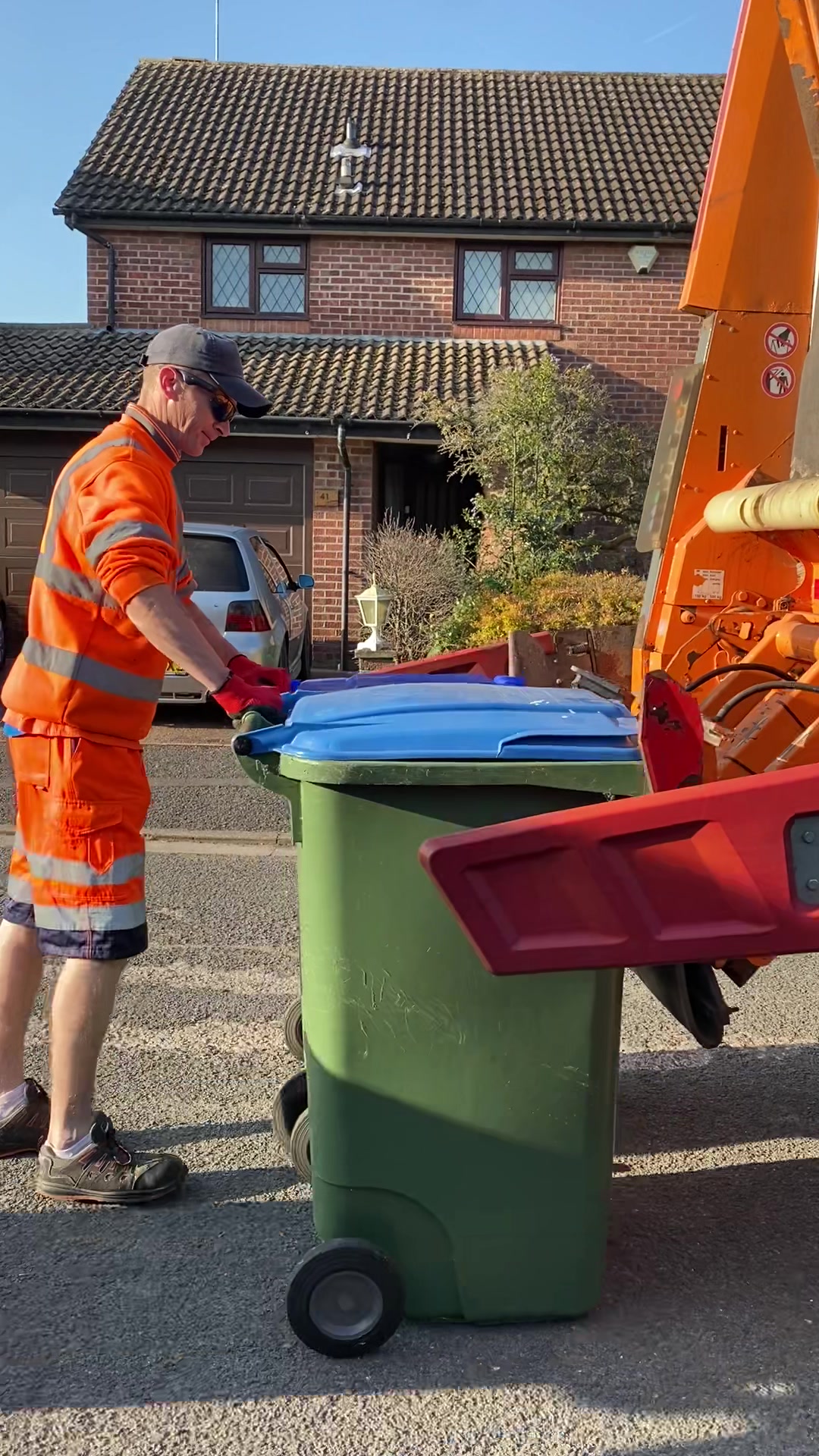 @Sussex Bin Lorrys