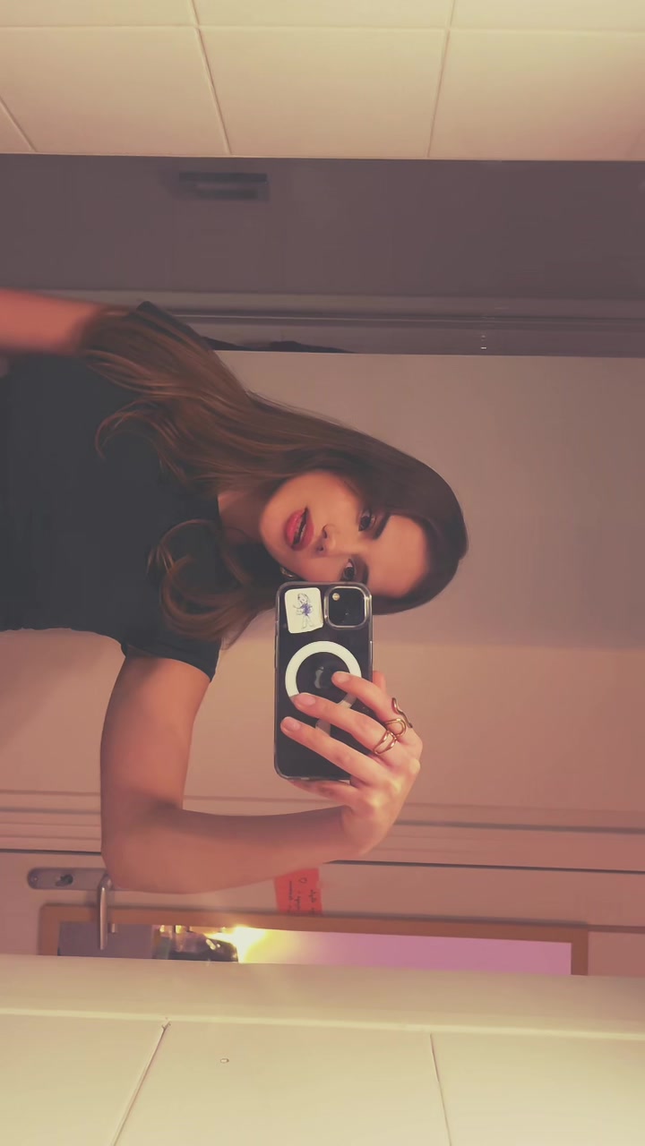 @𝐥𝐚𝐲𝐥𝐚
