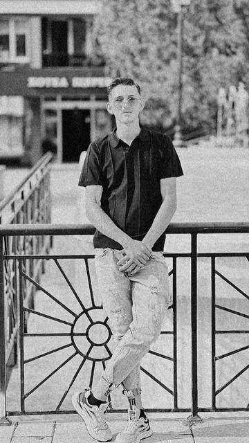 @🖤