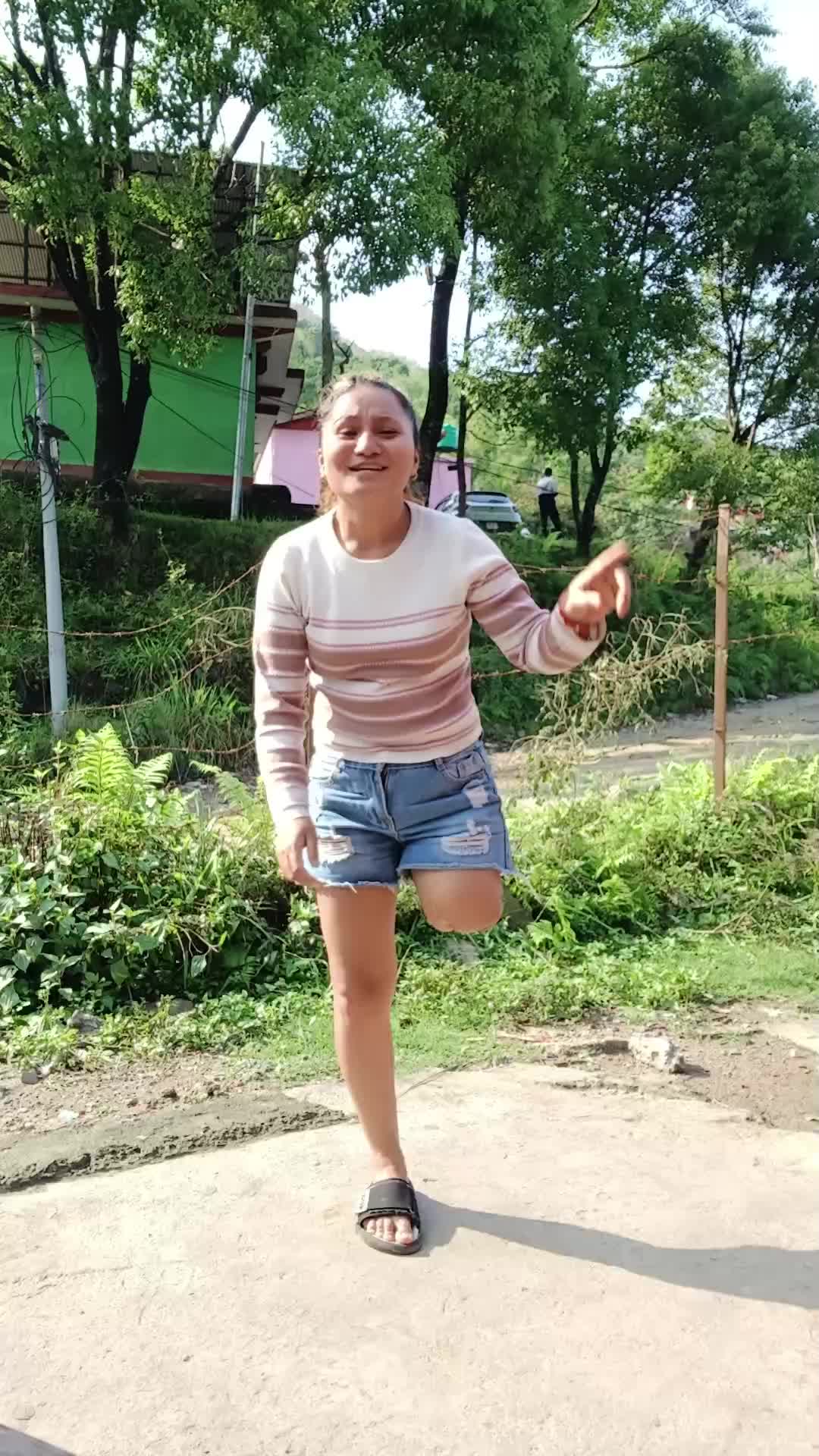 @one leg girl