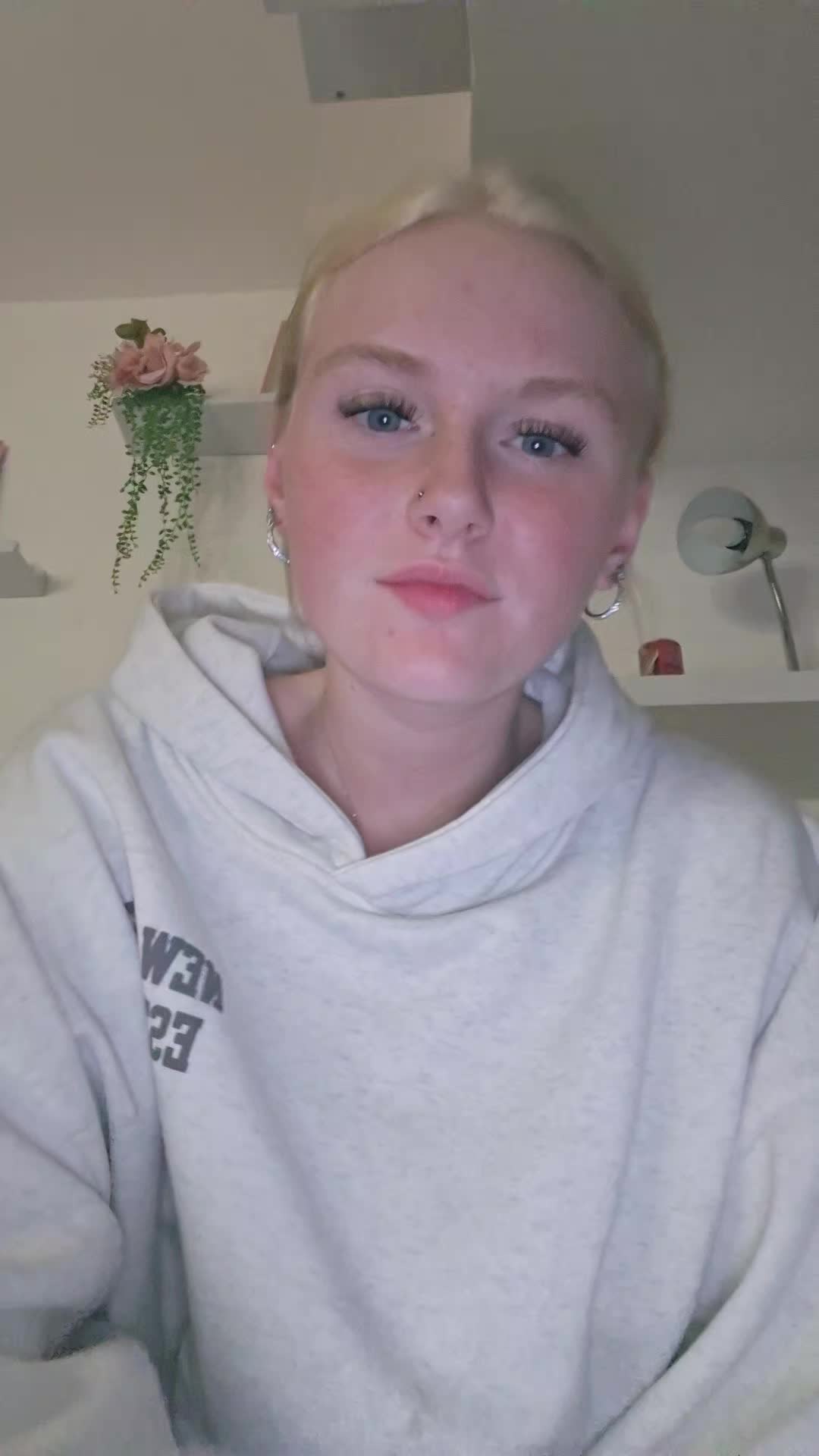 @AnnieLee