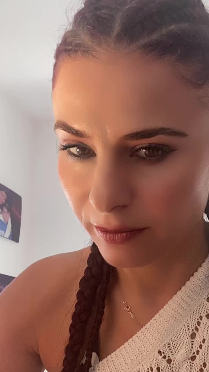 @Louisaartemis)