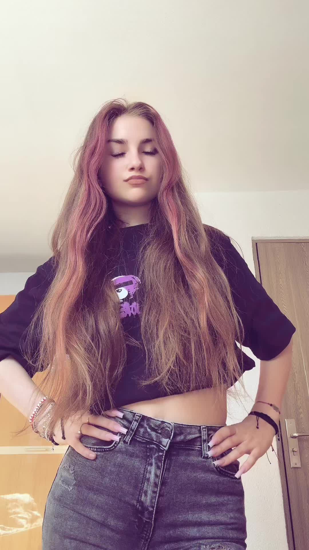 @c.tania17
