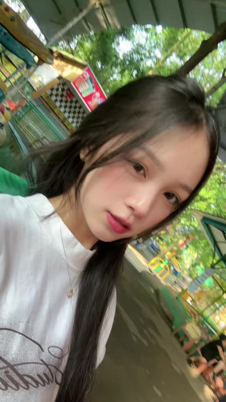 @Bống