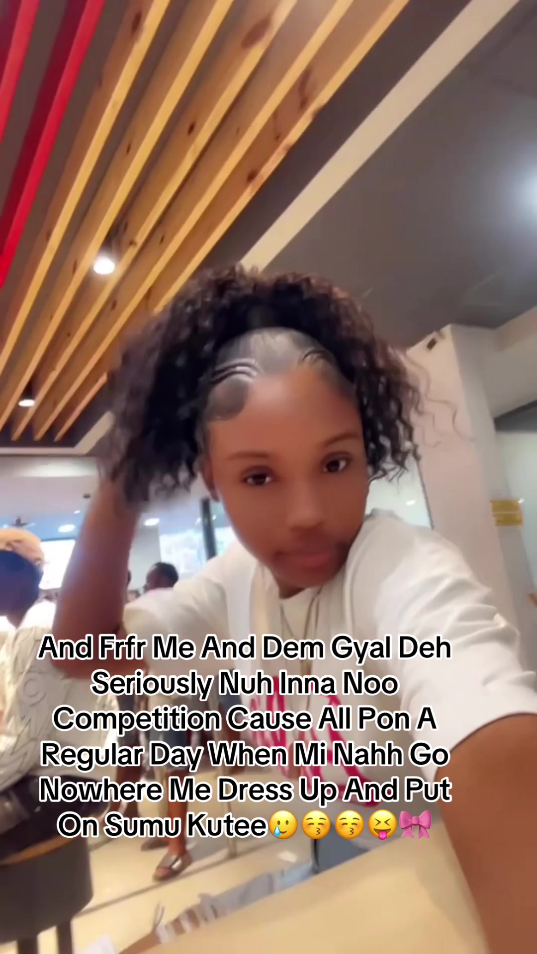 @niaabaee__