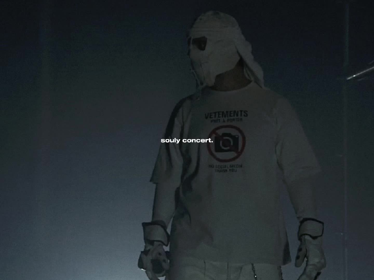 @𝐋