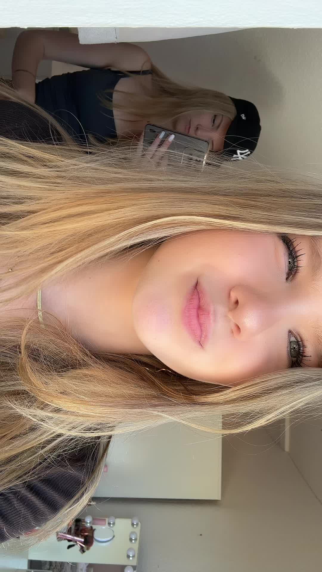 @Isa ᥫ᭡😝
