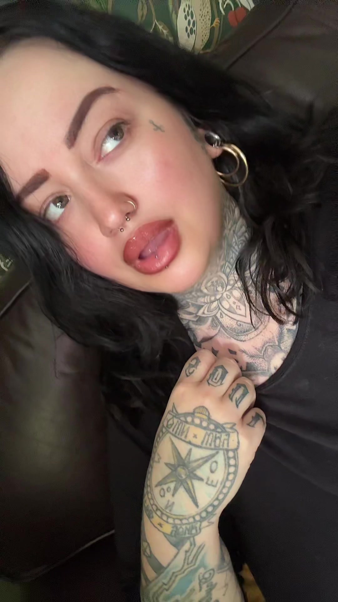@carly_laydeeC 🎃 🖤 🤠