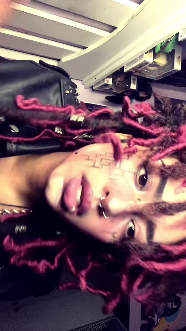 @Bi-furious_loser