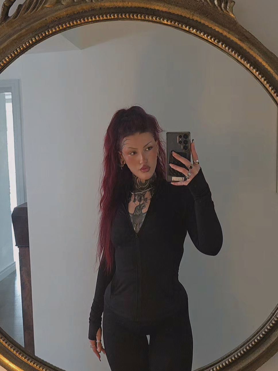 @Molly 🧛🏻&zwj;♀️