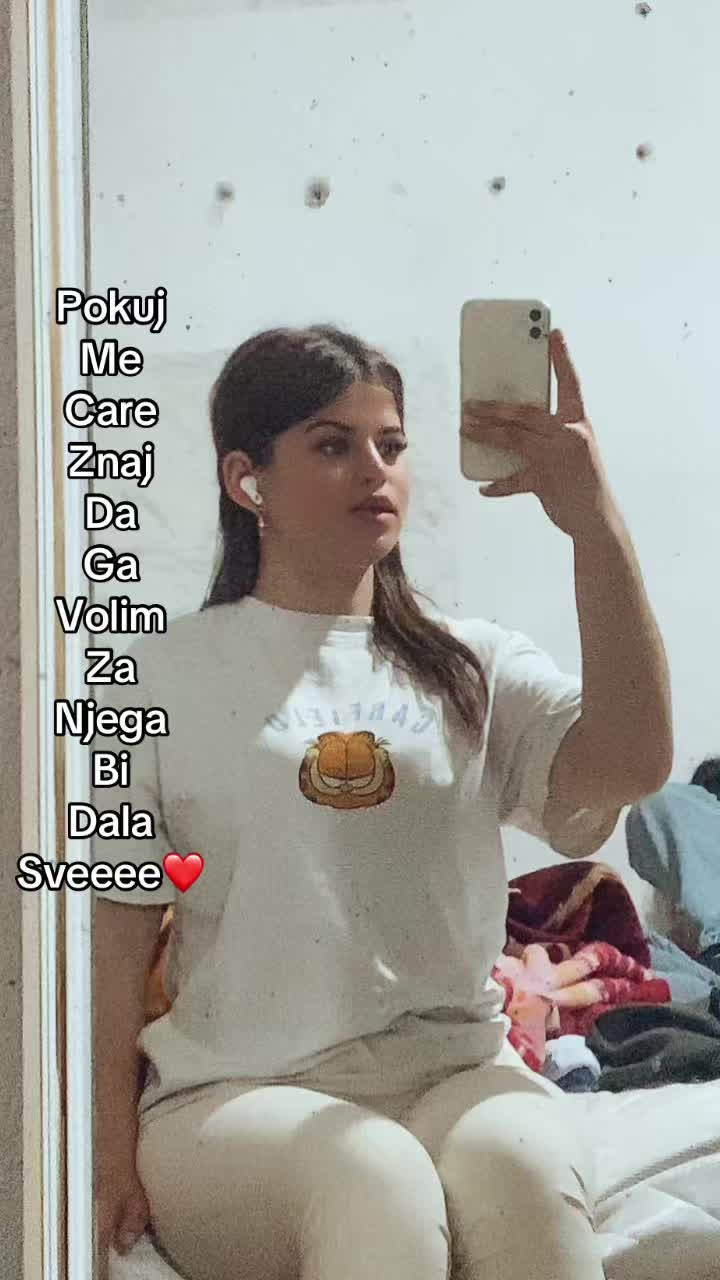 @Adelisa