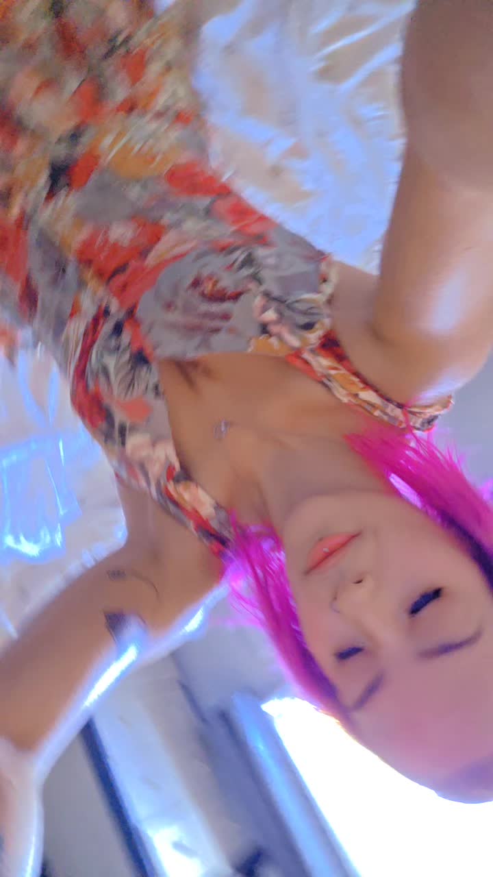 @Adora