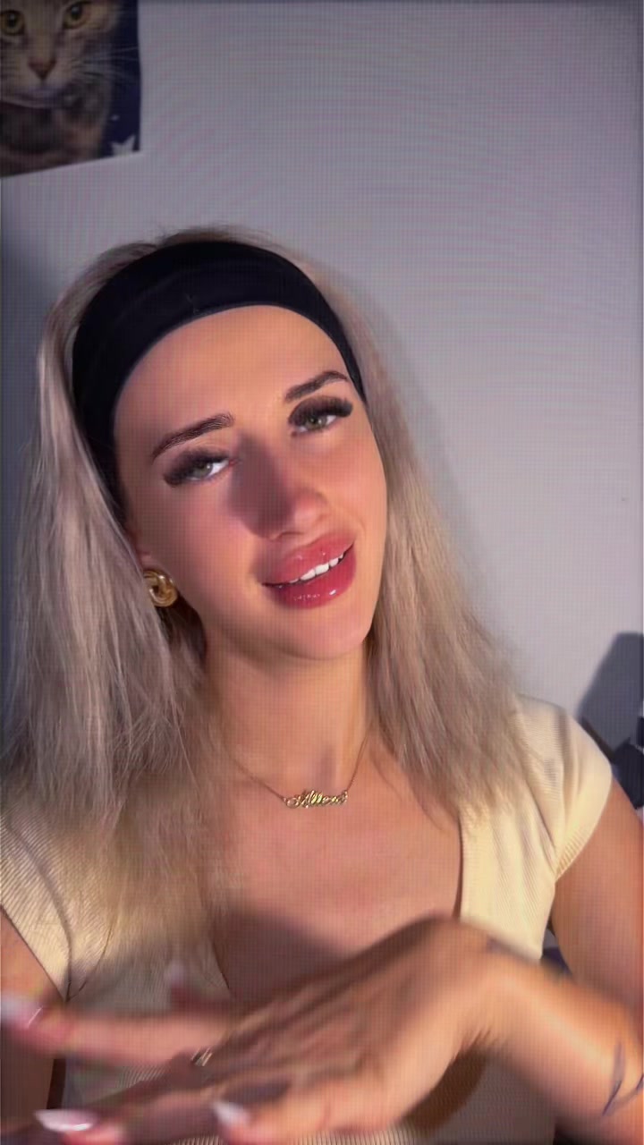 @allexa_denisa