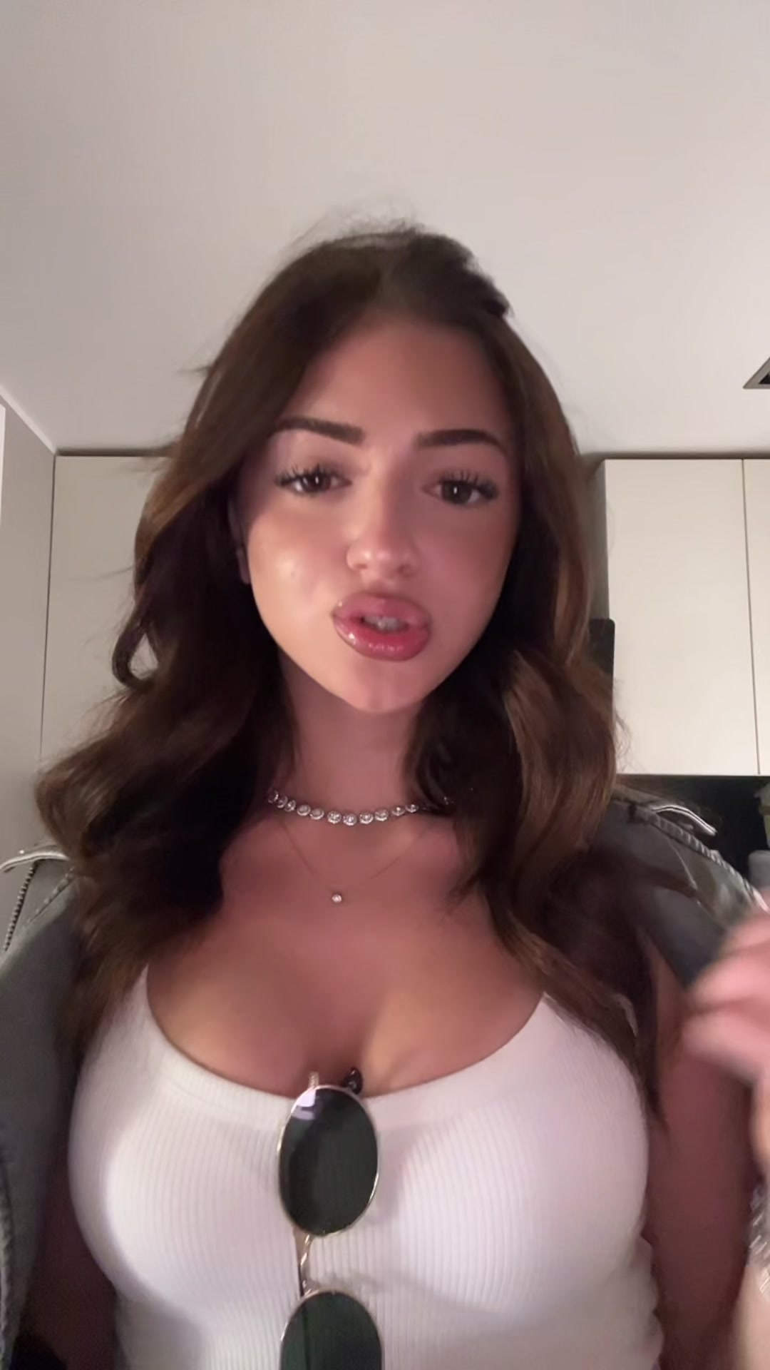 @𝒸𝒽𝒾𝒶