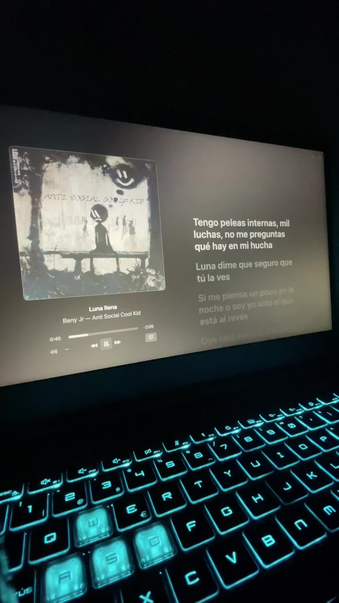 @🎧