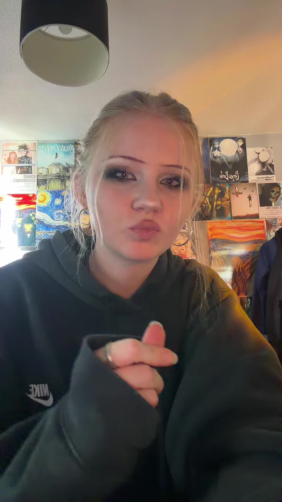 @𝔦𝔷𝔷𝔶
