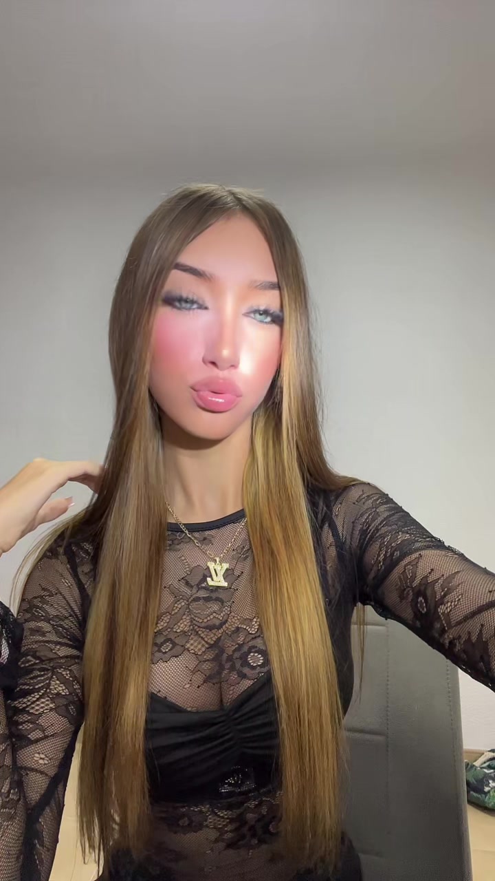 @🫢💋