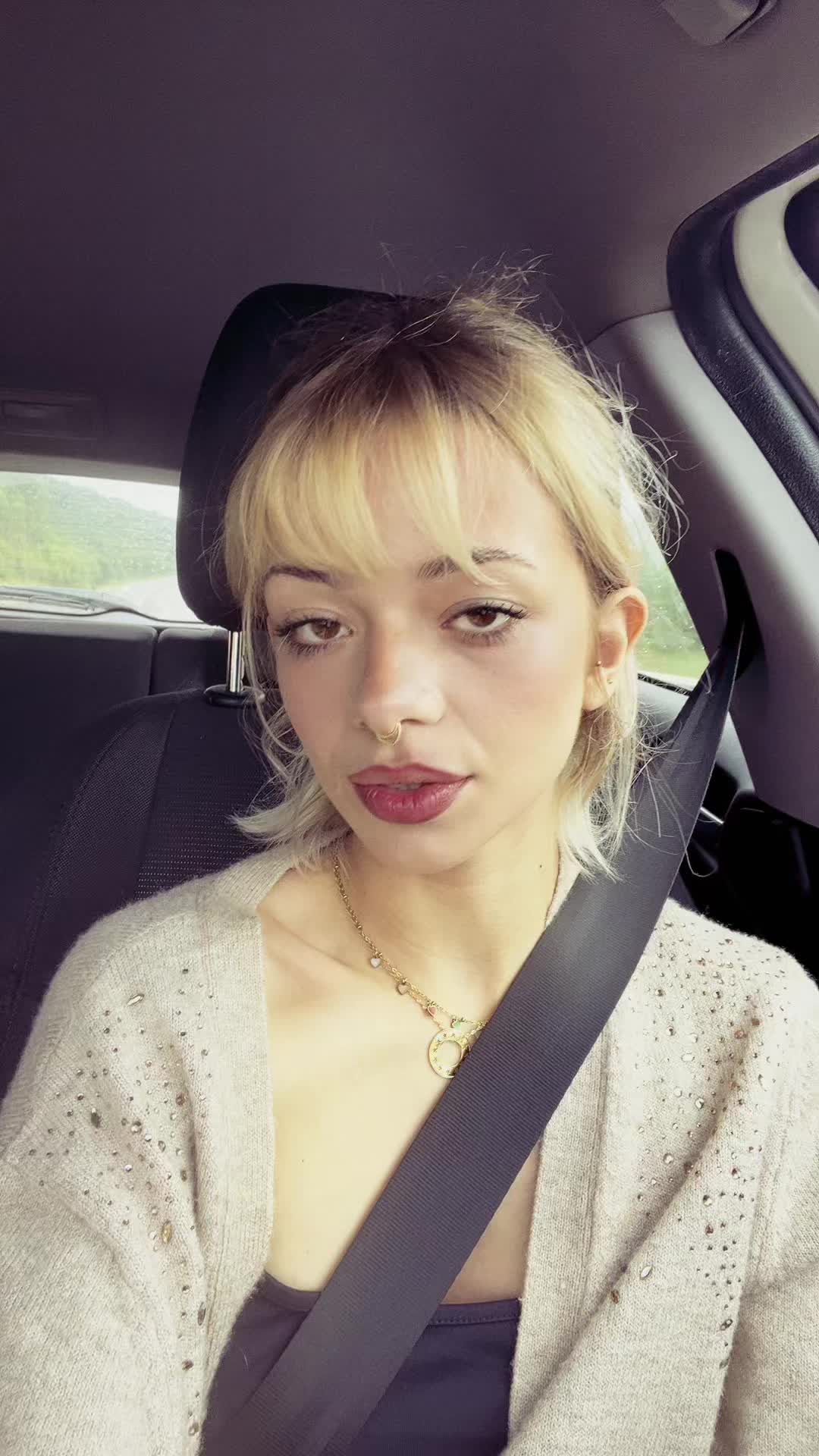 @lariuuuus