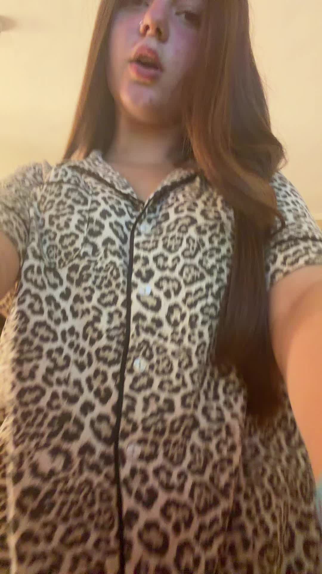 @(⊃。•́‿•̀。)⊃