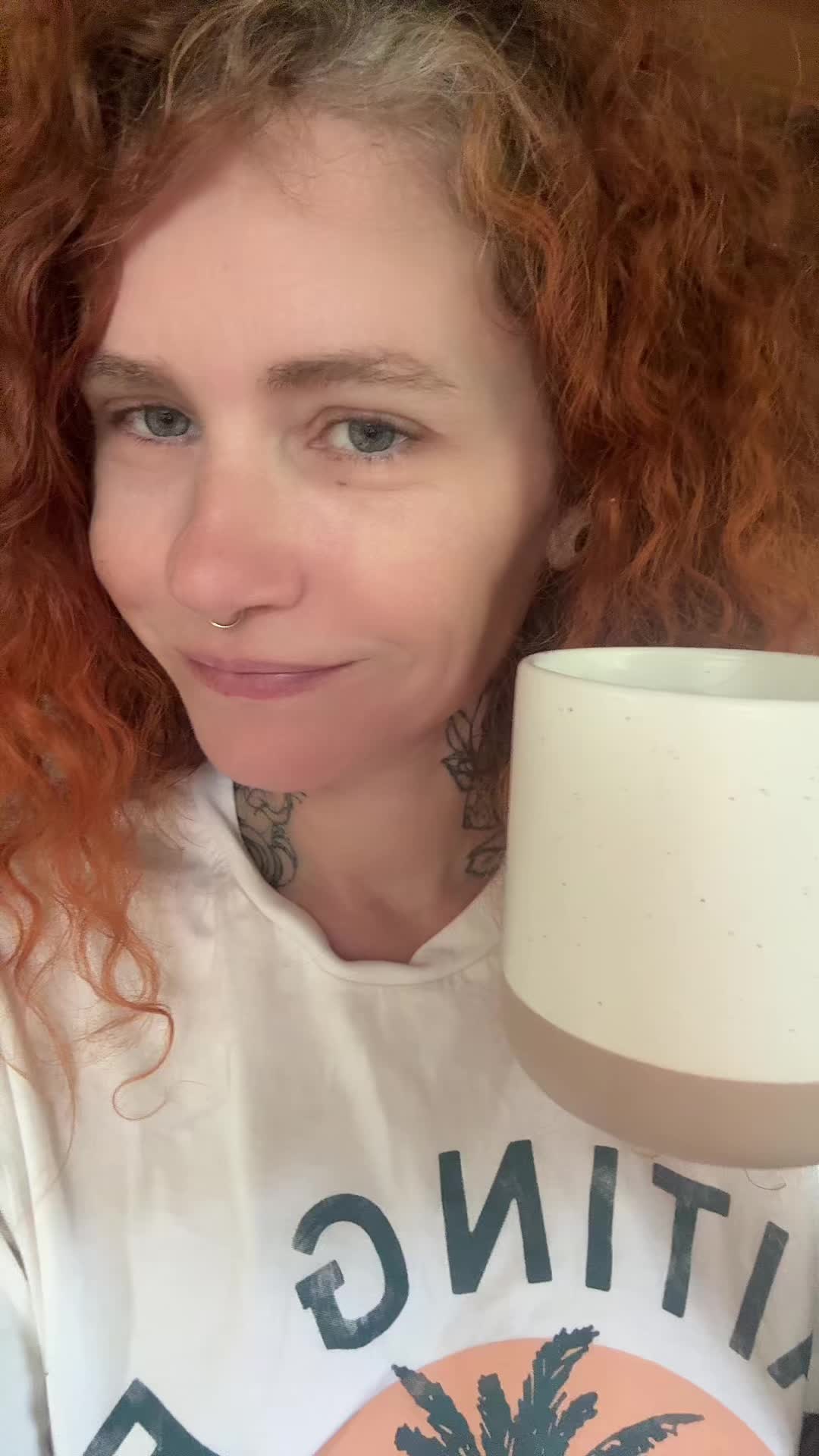 @curlyhairandtattoos