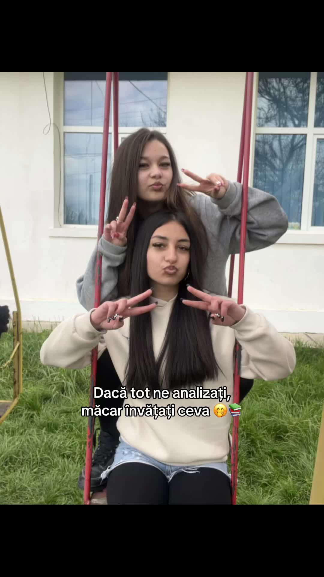 @Iustina&Miruna🤷🏽&zwj;♀️