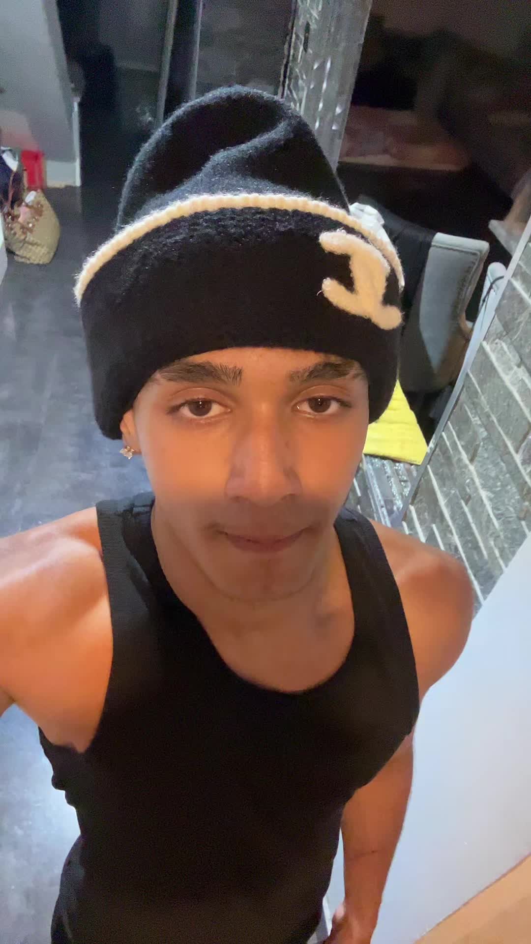 @🦈
