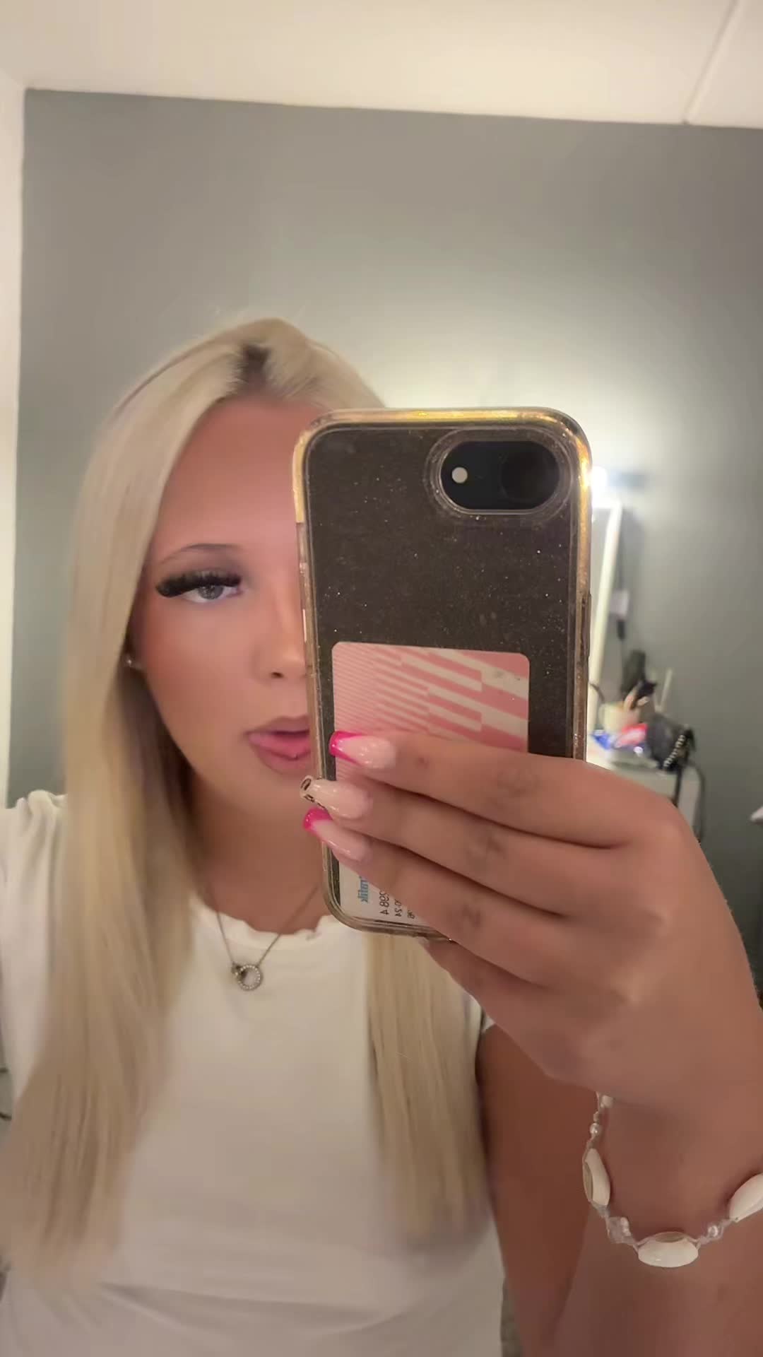 @🫰🫰