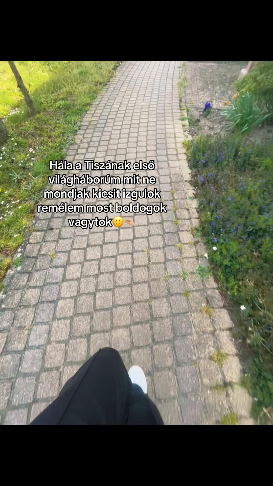 @🦦