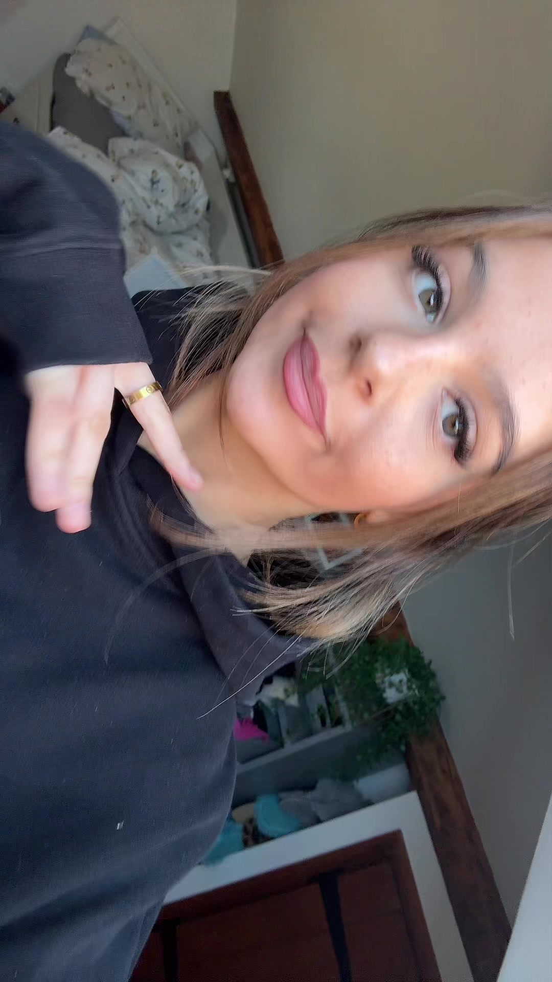 @bella