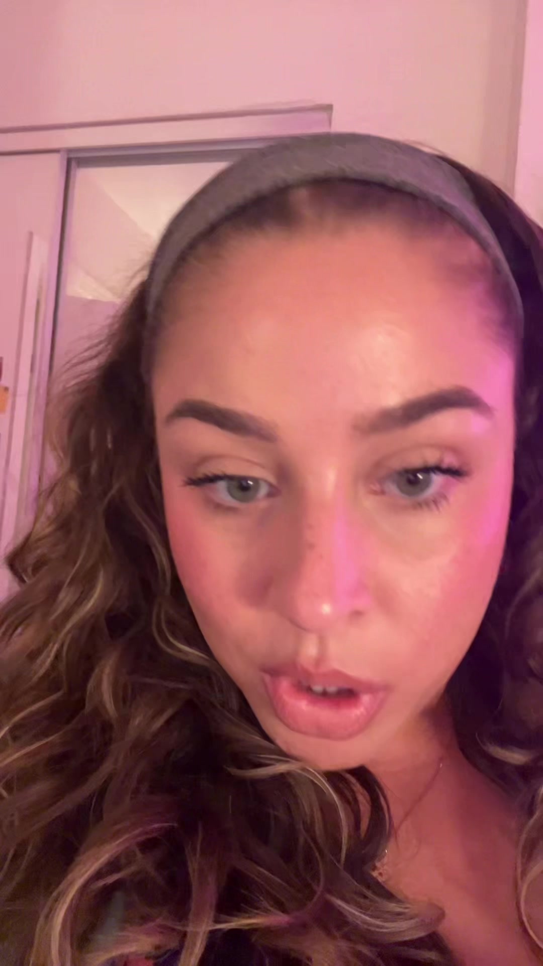 @zoefromtheinternet