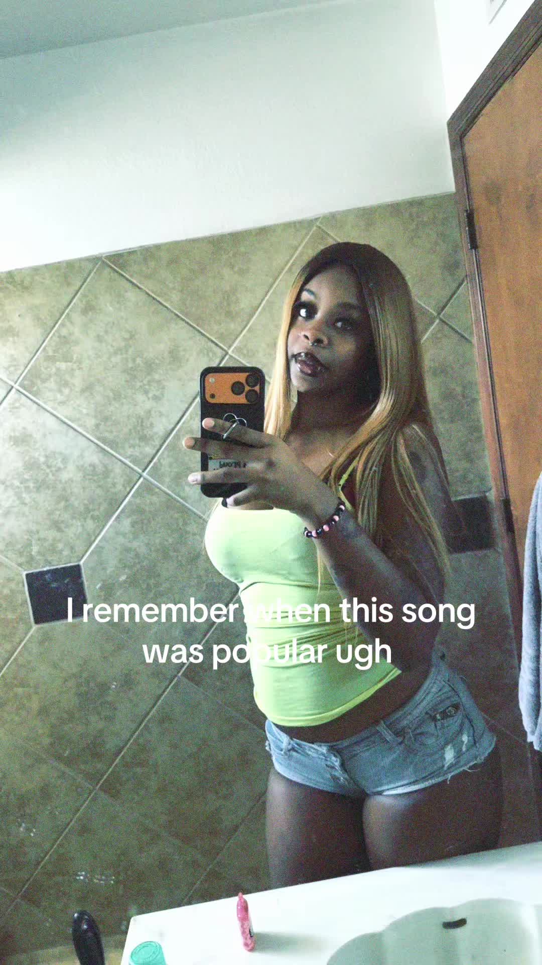 @urmomsbushy